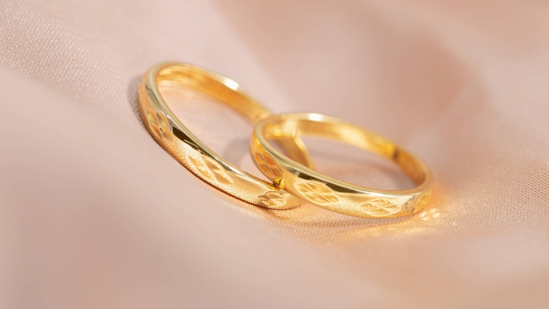 Vàng 18K là chất liệu rất phổ biến trong trang sức cưới