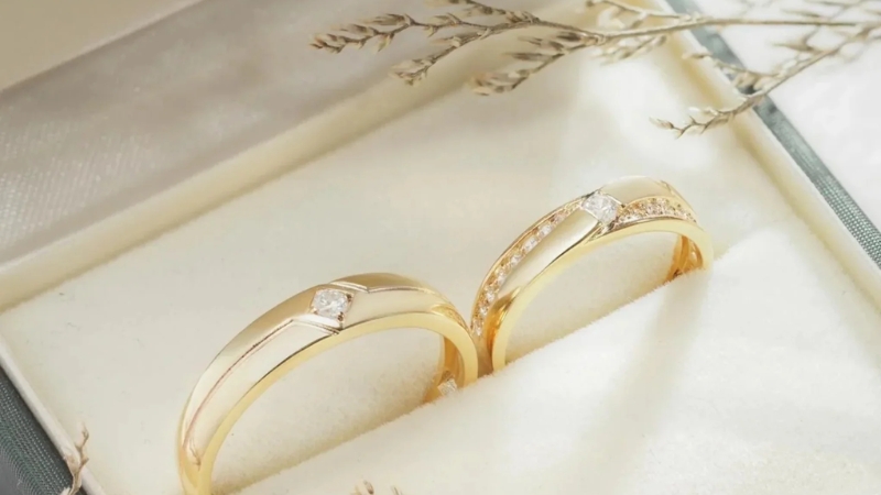 Vàng 607 là chất liệu bền bỉ, giữ form chắc chắn lâu dài