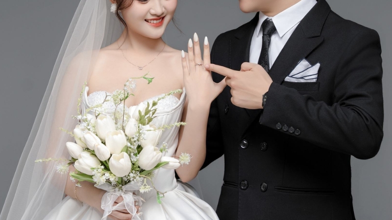 Nhẫn cưới thường được xem như biểu tượng đánh dấu mối quan hệ đã bước sang giai đoạn chính thức hơn
