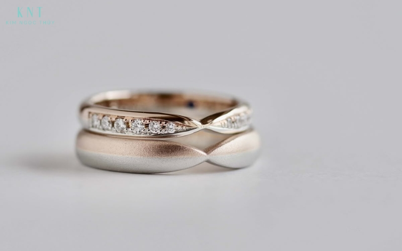 Nhẫn cưới đính đá Moissanite giữ độ sáng lâu dài nhờ độ cứng vượt trội