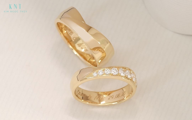 Vàng 10K là lựa chọn lý tưởng cho nhẫn cưới bền đẹp, giữ dáng và giữ đá chắc chắn