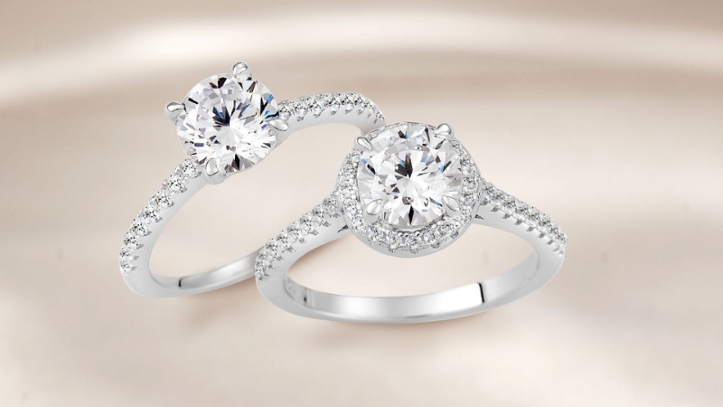 Vàng trắng có khả năng phản xạ ánh sáng cao làm nổi bật viên đá chủ