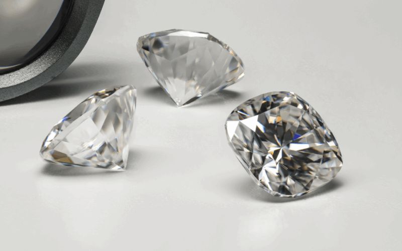 Đá Moissanite sáng, bền và lấp lánh