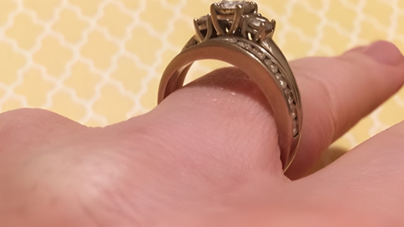 Nhẫn rộng có thể là vì cơ thể thay đổi