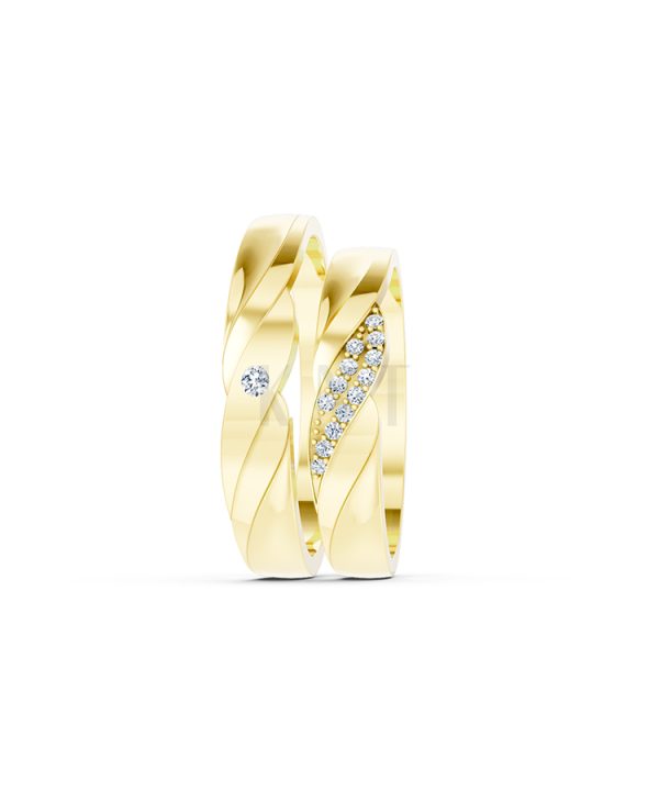 Nhẫn cưới E177 hiện đại với các đường xoắn uốn cong nhẹ nhàng màu Vàng Gold mặt nhẫn chạm khắc tinh xảo, độc đáo