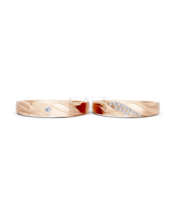 Nhẫn cưới E177 hiện đại với các đường xoắn uốn cong nhẹ nhàng màu vàng hồng Rose Gold cặp đôi, phong cách trẻ trung, nổi bật