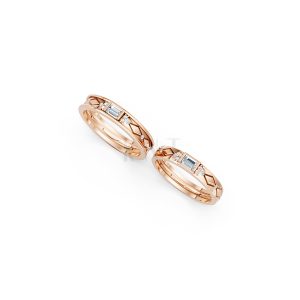 Nhẫn cưới E614 phong cách hiện đại, đá hình chữ nhật độc đáo màu vàng hồng Rose Gold cặp đôi, phong cách trẻ trung, nổi bật
