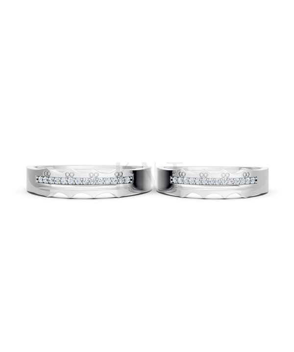 Nhẫn cưới E66 đường nét uốn lượn độc đáo và chân thật màu vàng trắng White Gold vàng sáng bóng, thiết kế trẻ trung