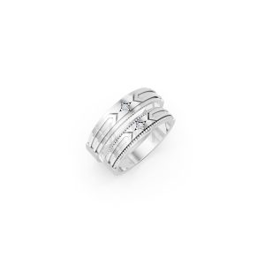 Nhẫn cưới E814 họa tiết mũi tên mạnh mẽ và cá tính màu vàng trắng White Gold kiểu dáng hiện đại, nổi bật