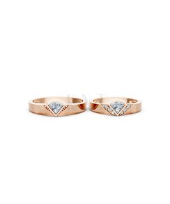 Nhẫn cưới E825 thiết kế hình kim cương dộc đáo, hiện đại màu vàng hồng Rose Gold thiết kế đối xứng, phong cách, ấn tượng