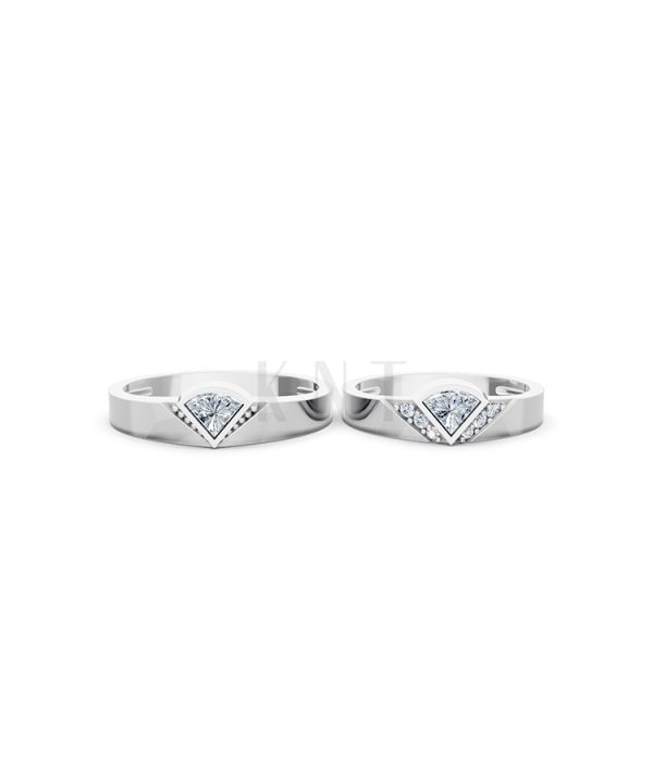 Nhẫn cưới E825 thiết kế hình kim cương dộc đáo, hiện đại màu vàng trắng White Gold vàng sáng bóng, thiết kế trẻ trung