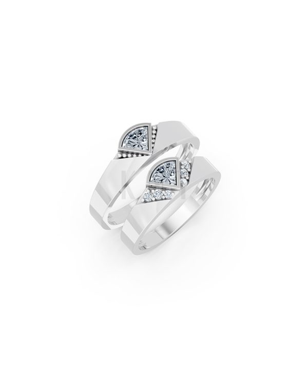 Nhẫn cưới E825 thiết kế hình kim cương dộc đáo, hiện đại màu vàng trắng White Gold kiểu dáng hiện đại, nổi bật