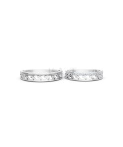 Nhẫn cưới E829 phong cách hiện đại, họa tiết sóng mềm mại màu vàng trắng White Gold vàng sáng bóng, thiết kế trẻ trung