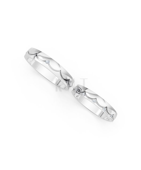 Nhẫn cưới E869 phong cách hiện đại, họa tiết sóng uốn lượn tinh tế màu vàng trắng White Gold vàng sáng, đường nét sắc sảo, tinh tế