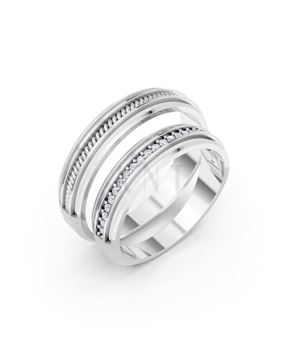 Nhẫn cưới E904: Thiết kế hiện đại, chế tác từ vàng kết hợp ceramic màu vàng trắng White Gold kiểu dáng hiện đại, nổi bật