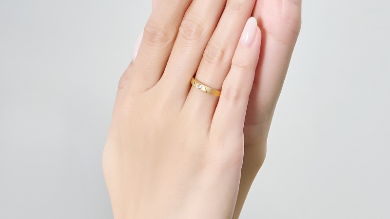 Vệ sinh nhẫn cưới định kỳ để nhẫn luôn bền đẹp như mới