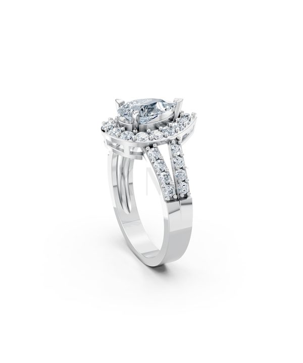 Nhẫn đính hôn R215 thiết kế đá chủ kiểu giọt nước hiện đại màu vàng trắng White Gold vàng sáng, đường nét sắc sảo, tinh tế