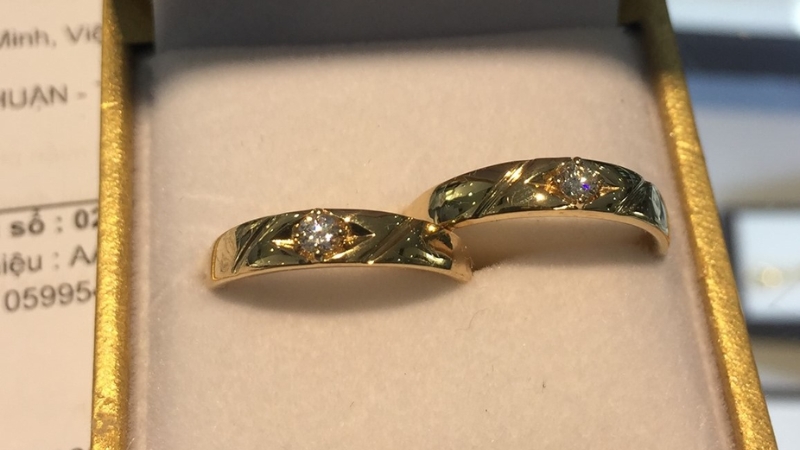 Bảo quản trang sức vàng non trong hộp khi không sử dụng