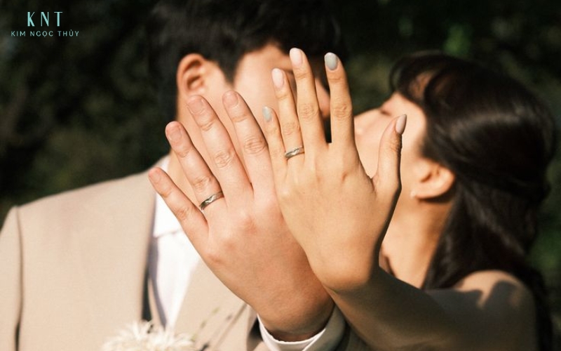 Nhẫn tròn thể hiện tình yêu vĩnh cửu không điểm bắt đầu và kết thúc