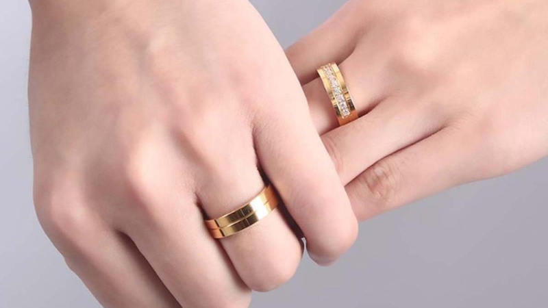 Đối với người Á Đông vàng thường là nguyên liệu được ưa thích để làm nhẫn cưới