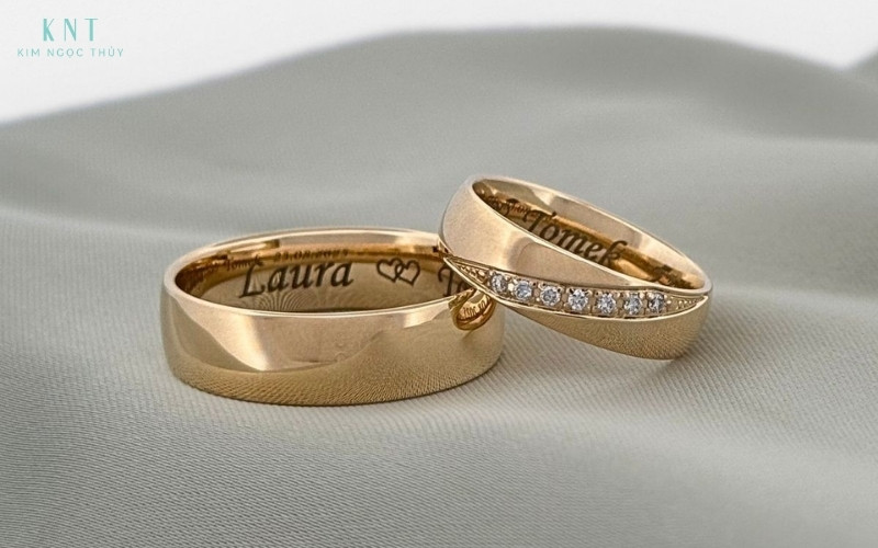 Tên khắc trong nhẫn thể hiện dấu ấn cá nhân và kỷ niệm riêng