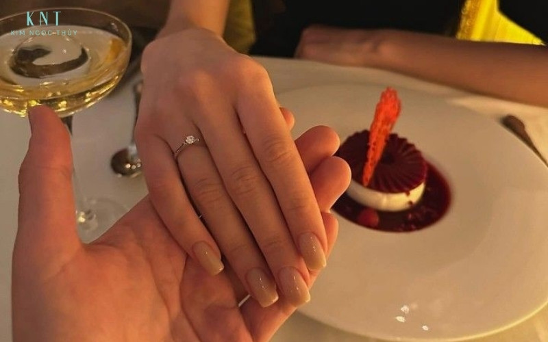 Không gian riêng tư và chiếc nhẫn đơn giản là lựa chọn lý tưởng cho người hướng nội khi cầu hôn