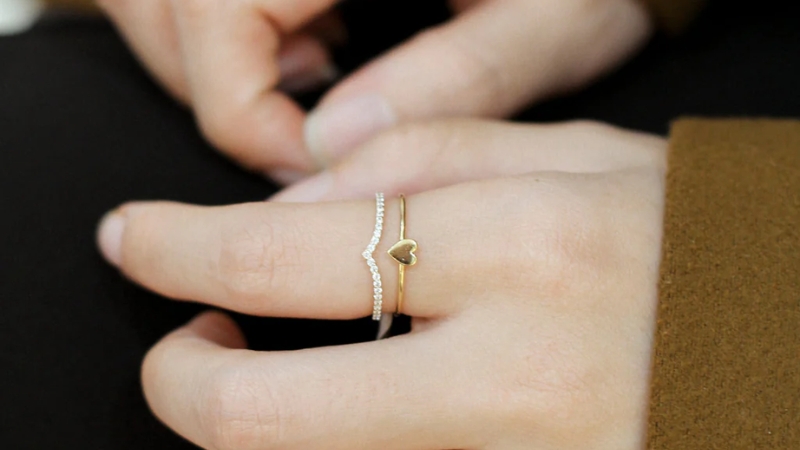 Chấu chữ V là kiểu chấu có đầu uốn thành hình chữ V