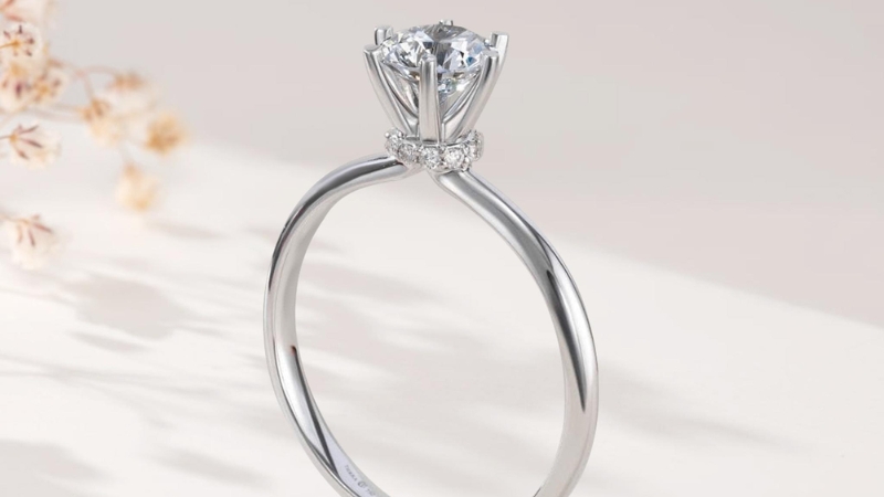 Chấu làm bằng bạch kim là loại chấu bền bỉ, cứng cáp