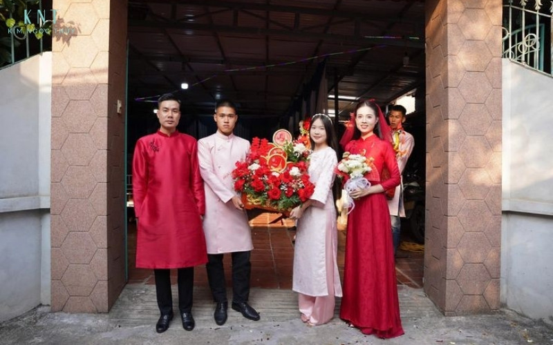Khoảnh khắc thực hiện nghi lễ cưới truyền thống