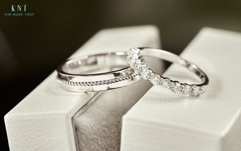 Cặp nhẫn cưới có thiết kế tinh xảo cần được cân nhắc kỹ để đảm bảo độ bền và thẩm mỹ