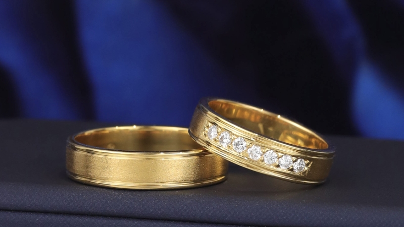 Nhẫn cưới là chiếc nhẫn được trao trong lễ cưới
