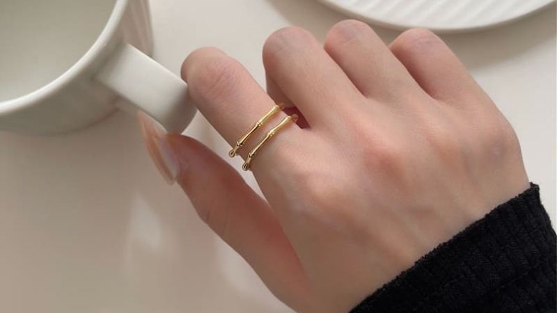 Với nữ giới, tay trái thường được gắn với gia đình, hôn nhân và những mối quan hệ gắn bó lâu dài
