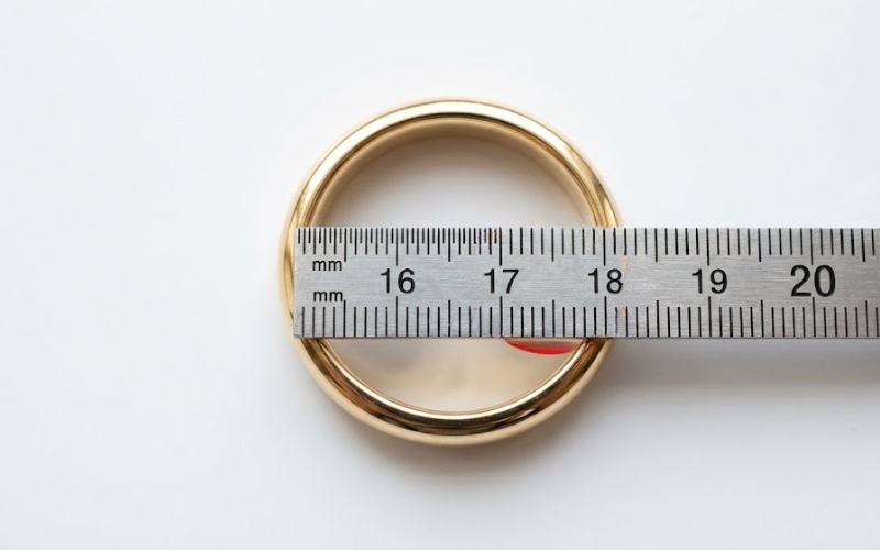 Đo đường kính nhẫn từ nhẫn có sẵn đeo vừa trước đó