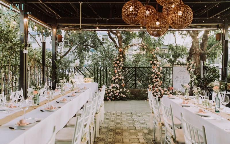 Lễ báo hỷ là buổi tiệc thân mật nhằm thông báo tin vui và lan tỏa hạnh phúc đến những người thân quen