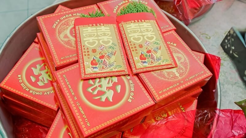 Một phần sính lễ được trích lại gửi cho nhà trai