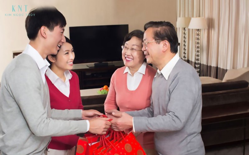 Lễ phản bái là dịp cô dâu chú rể trở về nhà gái để tạ ơn cha mẹ sau ngày cưới