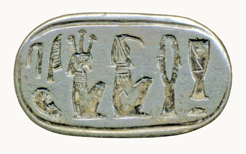 Bezel xuất hiện từ thời Ai Cập cổ đại và sau đó phổ biến khắp đế chế La Mã