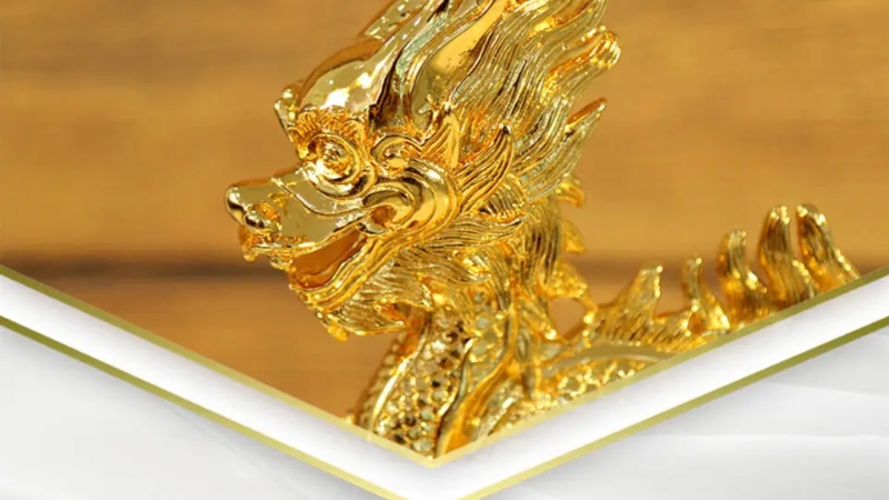 Mạ vàng là kỹ thuật phủ một lớp vàng rất mỏng lên bề mặt kim loại nền