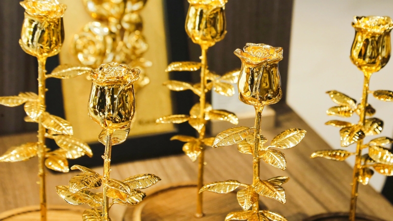 Đồ decor thường được mạ vàng để tạo cảm giác sang trọng