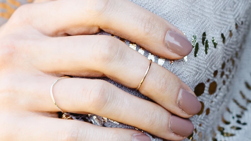 Midi Ring trơn dễ làm quen nhất cho người mới vì thiết kế đơn giản