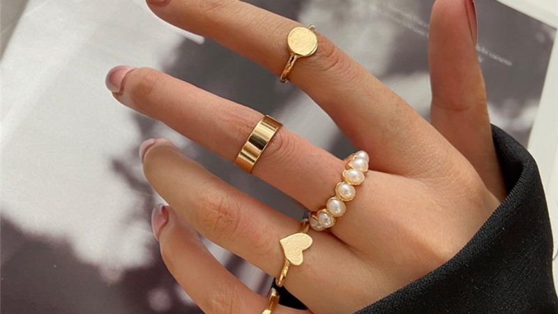 Ngón tay thon dài hợp với nhiều loại nhẫn khác nhau