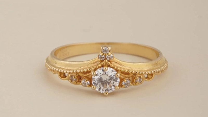 Nhẫn cầu hôn có thể làm từ nhiều chất liệu khác nhau, phổ biến là vàng