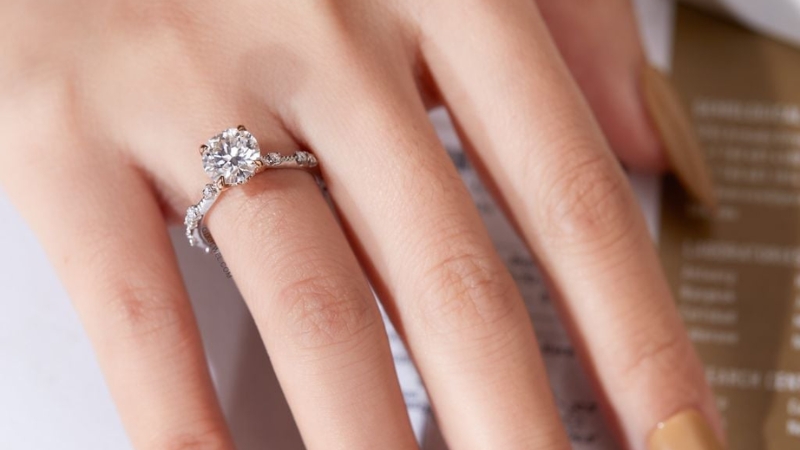 Vàng trắng là hợp kim giữa vàng và các kim loại màu trắng