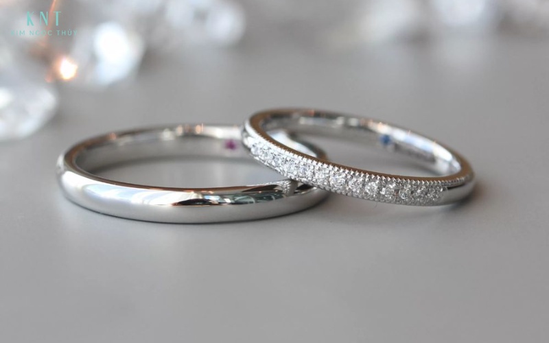 Nhẫn cưới 1 chỉ làm từ vàng 14K có thiết kế gọn nhẹ và vẫn đảm bảo độ bền khi đeo lâu dài