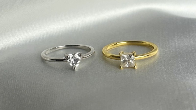 Nhẫn đính ước thể hiện sự thủy chung và chín chắn trong tình yêu