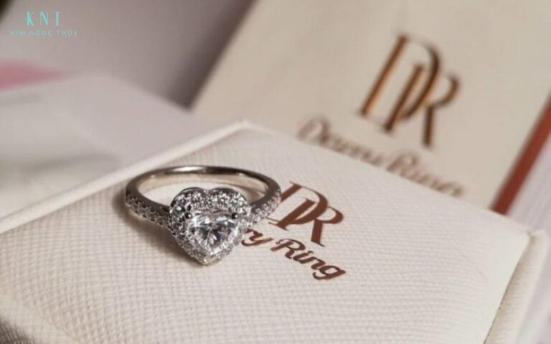 Nhẫn Darry Ring được xem như biểu tượng cho lời hứa gắn bó trọn đời giữa hai người yêu nhau