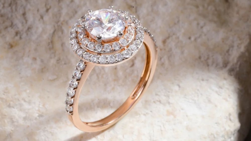 Nhẫn halo đa lớp với nhiều vòng halo bao quanh viên đá chủ