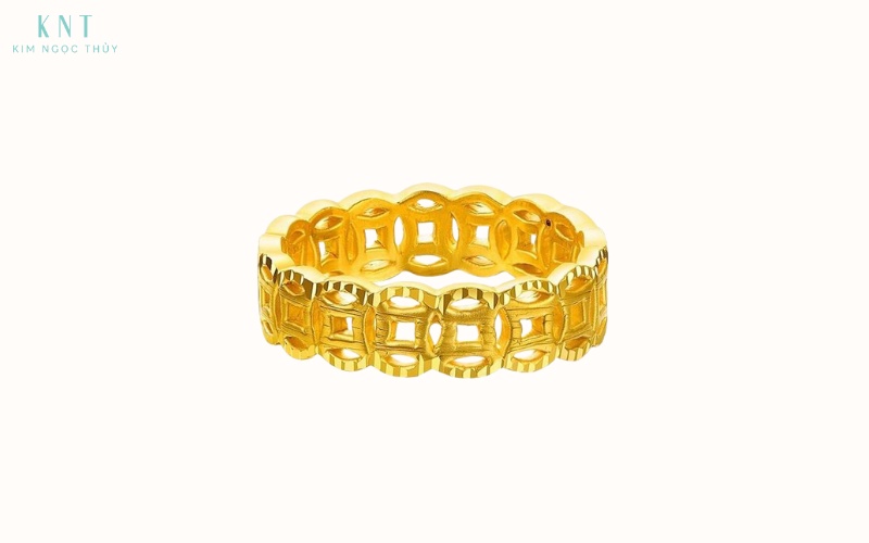 Nhẫn kim tiền là trang sức phong thủy tượng trưng cho tài lộc và phú quý
