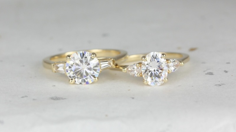 Nhẫn Three Stone là kiểu nhẫn có thiết kế gồm ba viên đá chính được gắn liền nhau trên mặt nhẫn