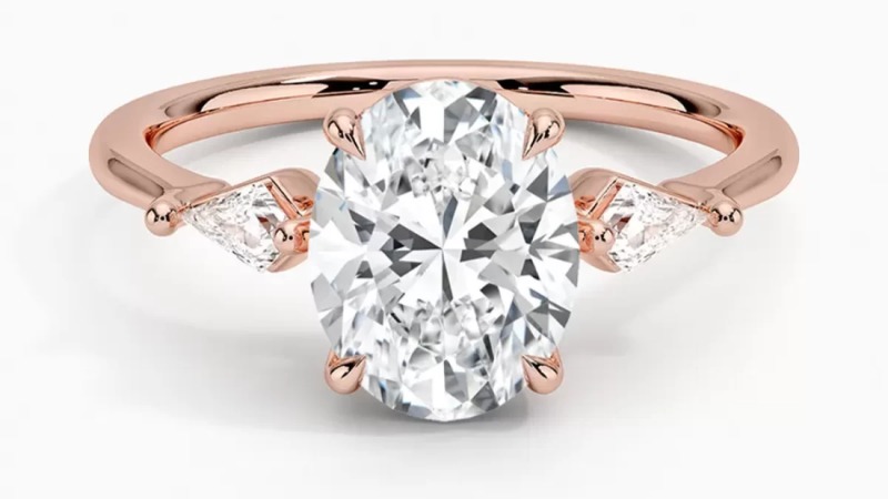 Thiết kế ba viên đá tượng trưng cho quá khứ, hiện tại và tương lai - biểu tượng trọn vẹn của tình yêu